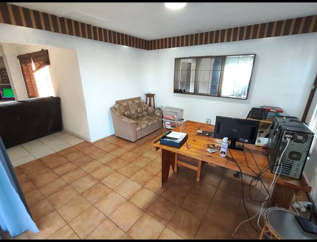 4 BEDROOM FREEHOLD FOR SALE IN CAVERSHAM GLEN